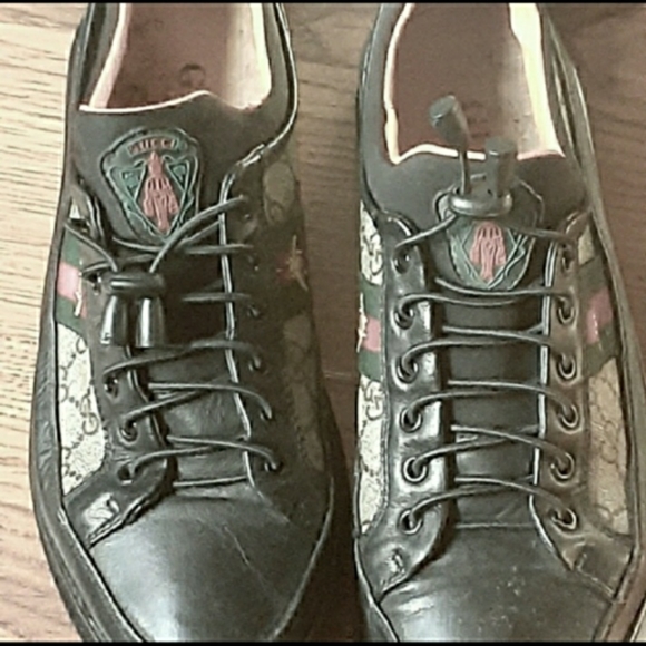 This Gucci shoes! Used but looks like new - Picture 2 of 7